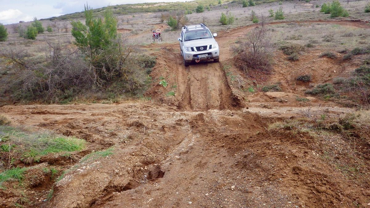 Διαδρομές από τον κάμπο της Θήβας μέχρι τα πυκνά δάση του Ελικώνα. Μια μονοήμερη περιπέτεια με πολύ Off Road ...για όλα τα οχήματα SUV & 4X4